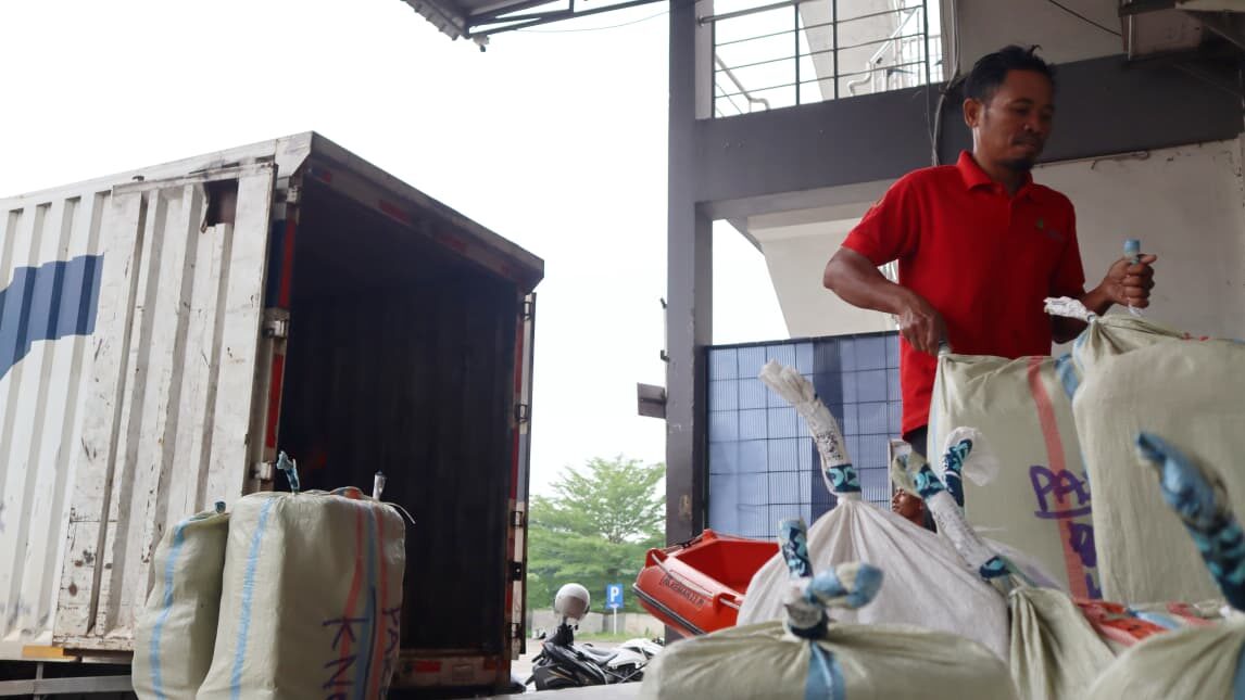 Akses Terputus, BNPB Kerahkan Heli dan Kapal Percepat Distribusi Logistik ke Aceh