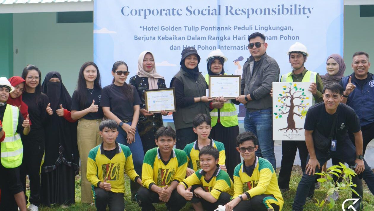Peringati Hari Pohon, Golden Tulip Pontianak Gandeng Gemawan Hijaukan SMPN 10 Pontianak