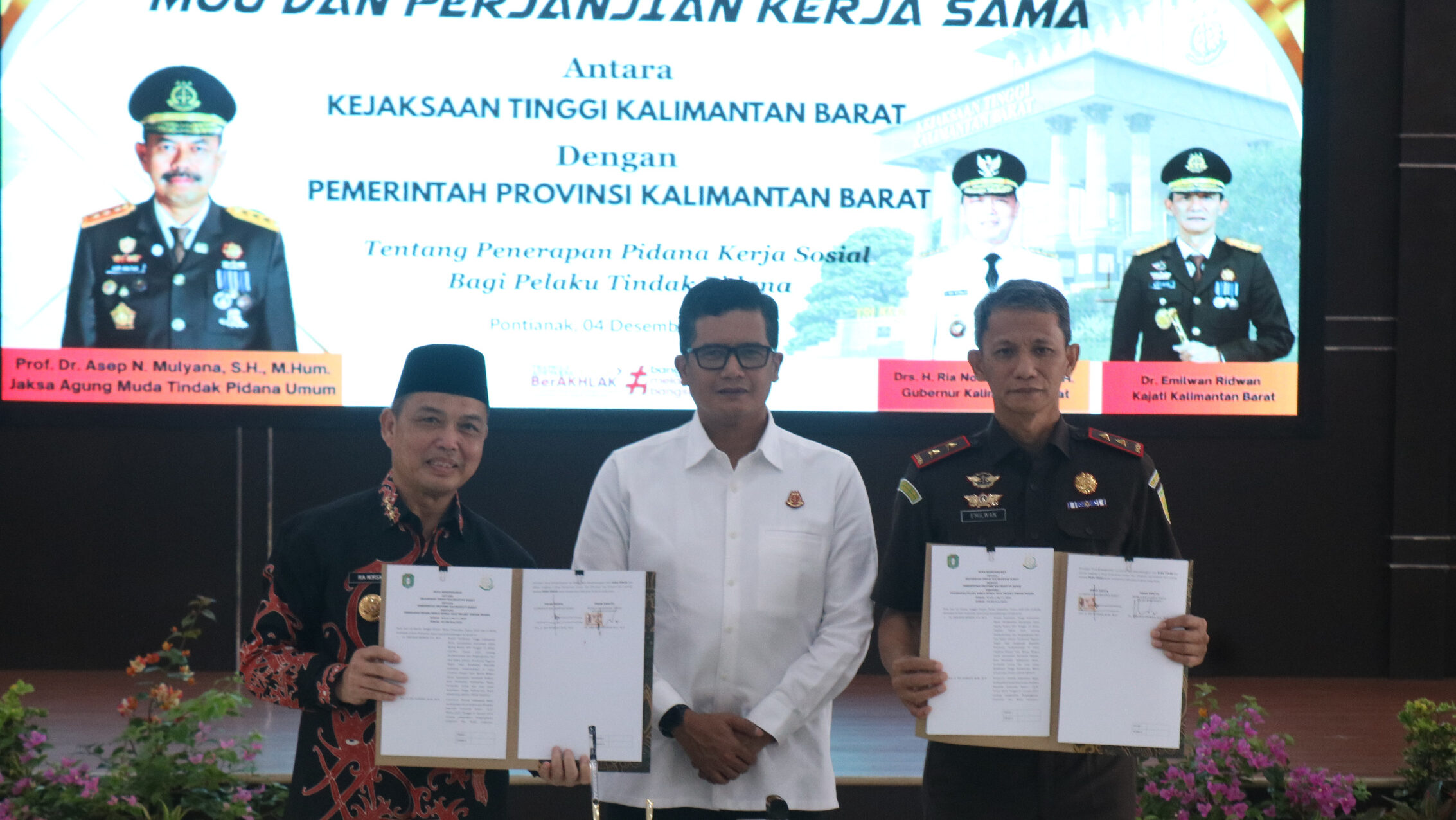 Sambut KUHP Nasional, Kejati dan Pemprov Kalbar Teken MoU Penerapan Pidana Kerja Sosial