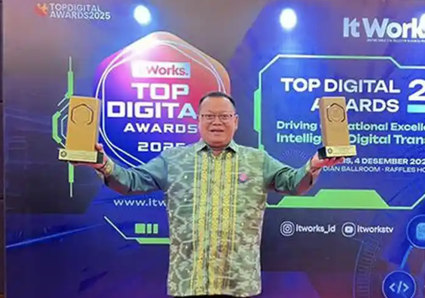 Borong Penghargaan Bintang 5, Dirut Bank Kalbar Rokidi Dinobatkan sebagai TOP Leader Digital Implementation 2025