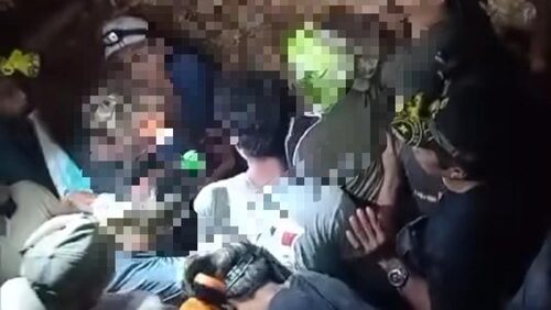Viral Video Warga Berdesakan Gali Emas Ilegal di Bukit Dundang Dekat Sirkuit Mandalika