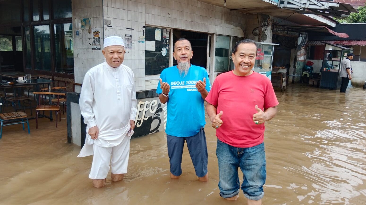 Mempawah 'Lumpuh' Dihajar Rob Terparah: Jalan Peniti Macet 1 KM, Ribuan Rumah Terendam
