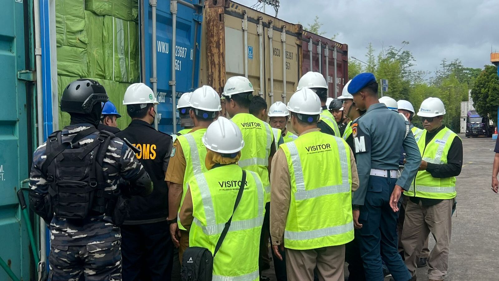 Dicurigai Sejak Oktober, Tim Gabungan Bongkar Paksa Kontainer Rokok Ilegal di Pelabuhan Dwikora