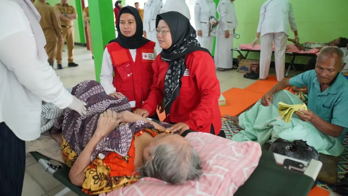 Prioritaskan Lansia dan Warga Sakit, Pemkot Pontianak Evakuasi Korban Banjir Rob