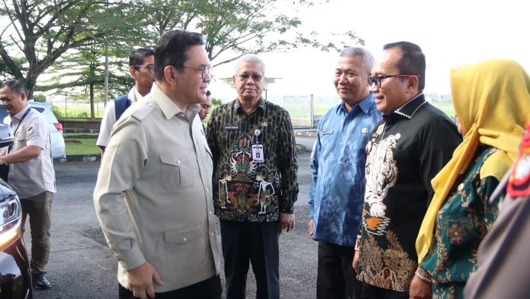Pastikan Harga Bahan Pokok Stabil di Akhir Tahun, Sekda Harisson Dampingi Kunjungan Kerja Mendag RI