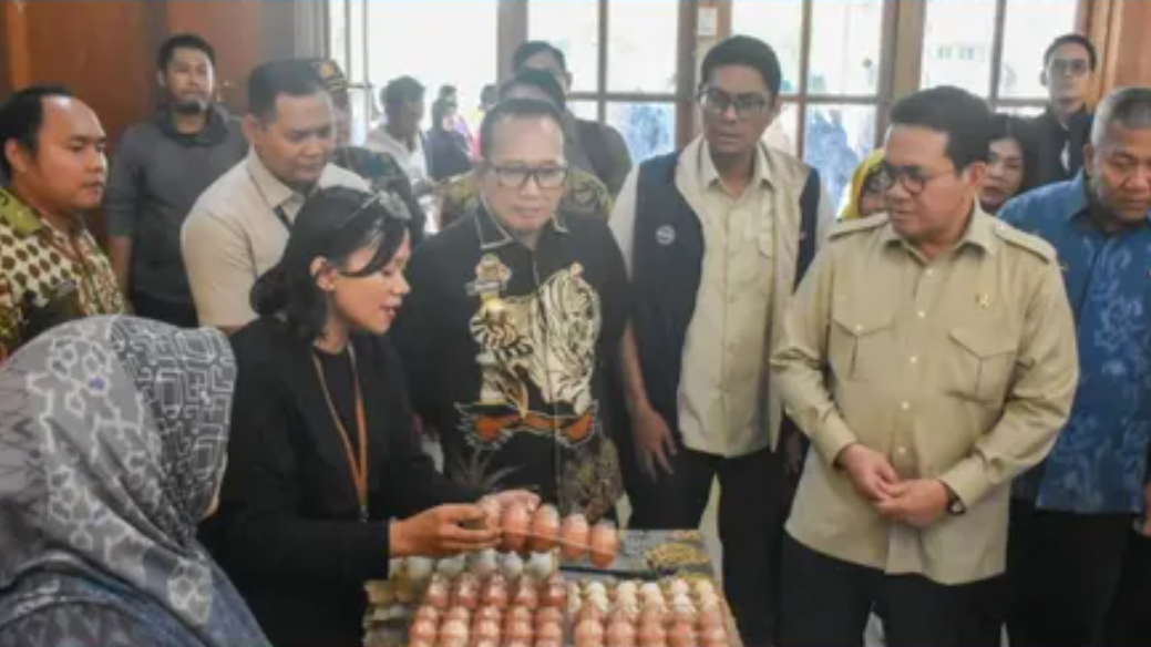 Jelang Nataru, Menteri Perdagangan Budi Santoso Pantau Operasi Pasar Murah di Kubu Raya