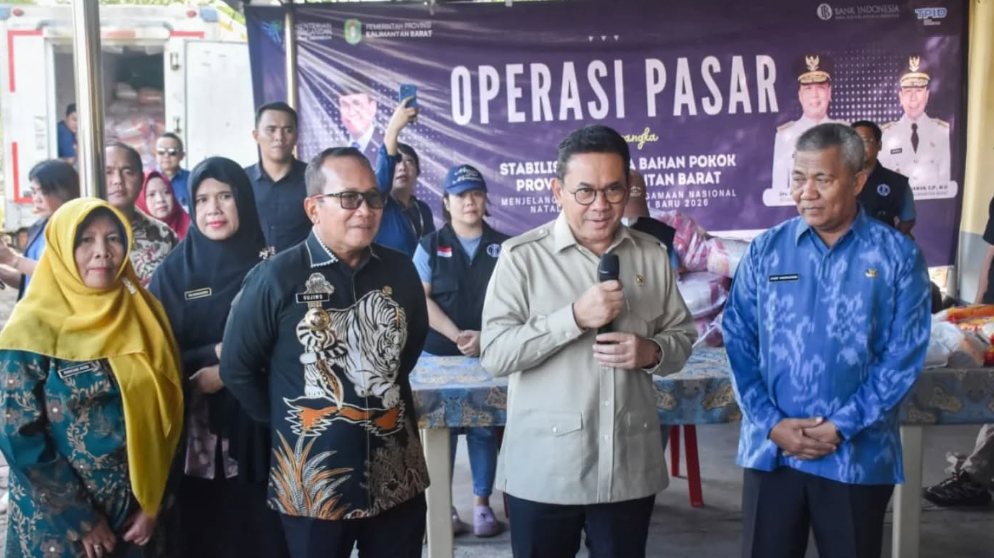 Dampingi Kunjungan Mendag RI, Bupati Sujiwo Pantau Operasi Pasar Jelang Nataru di Sungai Raya