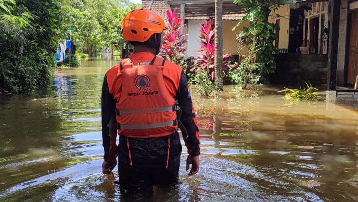 Catat Rentetan Bencana dari Sambas hingga Jatim, BNPB Ingatkan Potensi Cuaca Ekstrem 3 Hari ke Depan