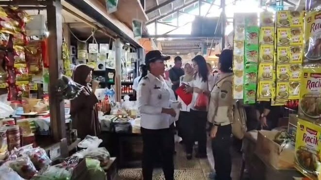 Jelang Nataru, Wakil Bupati Pimpin Operasi Pasar di Sanggau Pastikan Harga Stabil