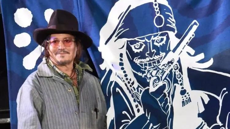 Johnny Depp Terima Hadiah di Tokyo Comic Con 2025