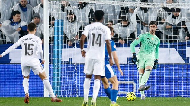 Pekan Ke-15 La Liga: Real Madrid vs Alaves 2-1, Gol Ramos Carvajal Bawa ke Puncak