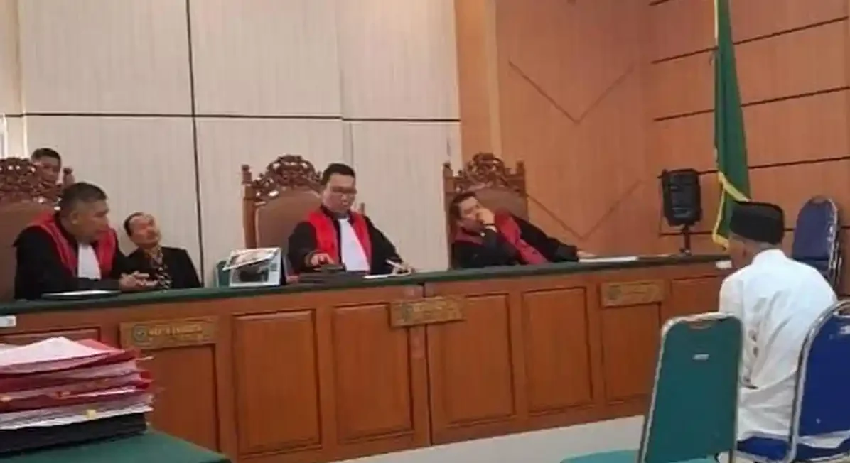 Kakek Masir Dituntut 2 Tahun Penjara: Benturan UU Konservasi dan Realitas Kemiskinan Struktural