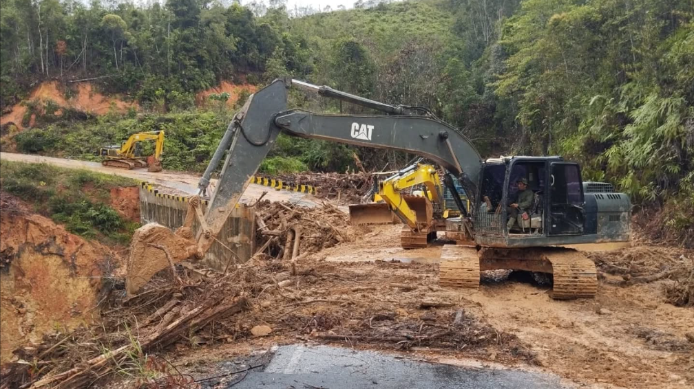 Gerak Cepat Yonzipur I/DD, 51 Km Akses Jalan Lumpuh di Tapteng Kini Tembus Kembali