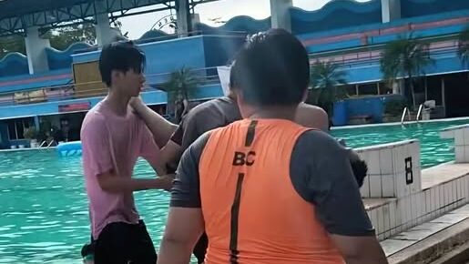 Terekam CCTV Sempat Lambaikan Tangan, Ini Kronologi Pelajar Tenggelam di Kolam Renang JC Oevang Oeray