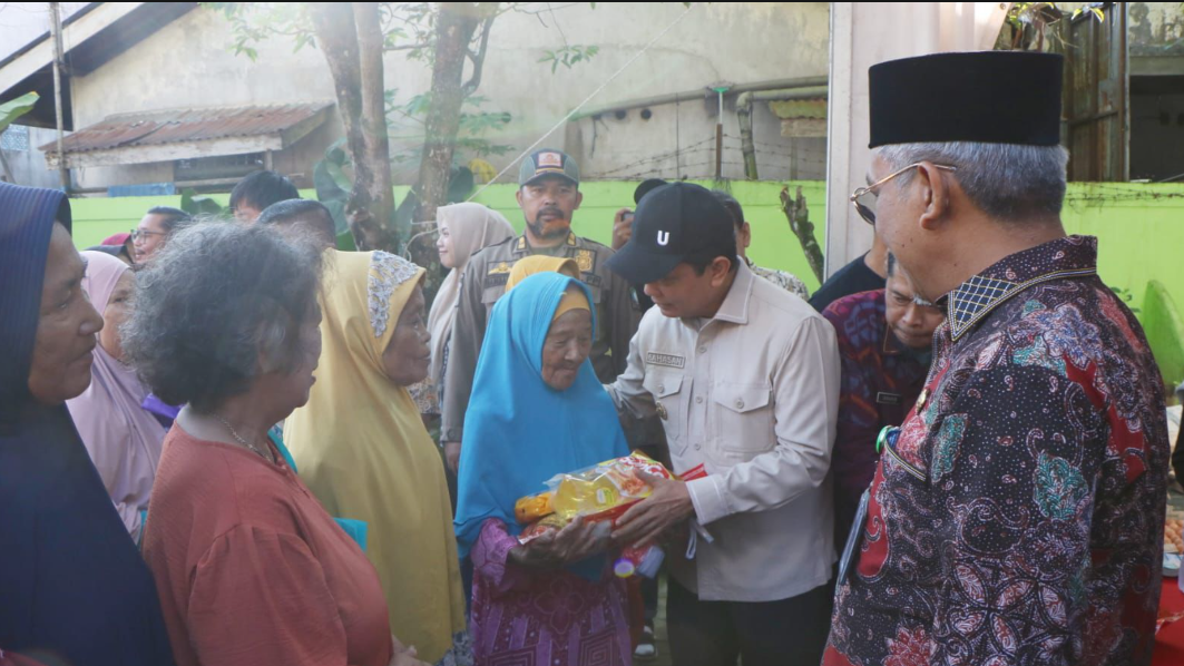 Jelang Nataru, 3.500 Paket Sembako Murah Ludes Diserbu Warga Pontianak Utara