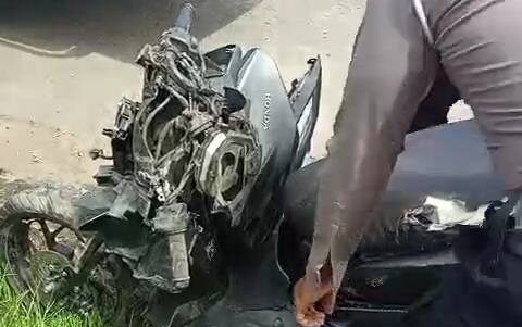 Diduga Langgar Rambu Putar Balik, Motor Hancur Terlindas Trailer di Kawasan Pelabuhan Pontianak