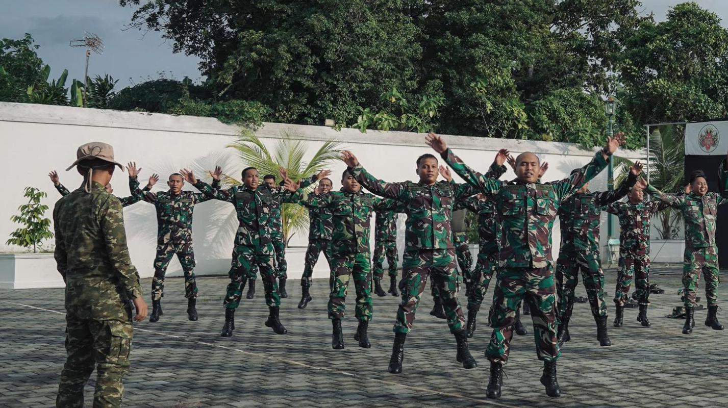 Loreng Hijau di Bangsal Kamandungan: Cara Unik TNI AL Gembleng Mental Abdi Dalem Komcad Keraton Yogya