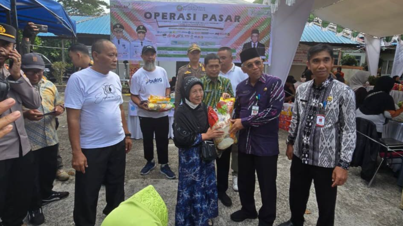 Kendalikan Inflasi Jelang Nataru, Pemkot Pontianak Sebar 2.752 Paket Sembako Murah di Pontianak Timur
