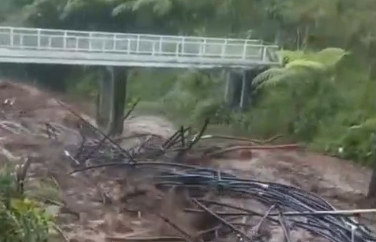 Hujan Deras Picu Banjir Bandang di Guci Tegal, Area Wisata Pancuran 13 Ditutup Sementara