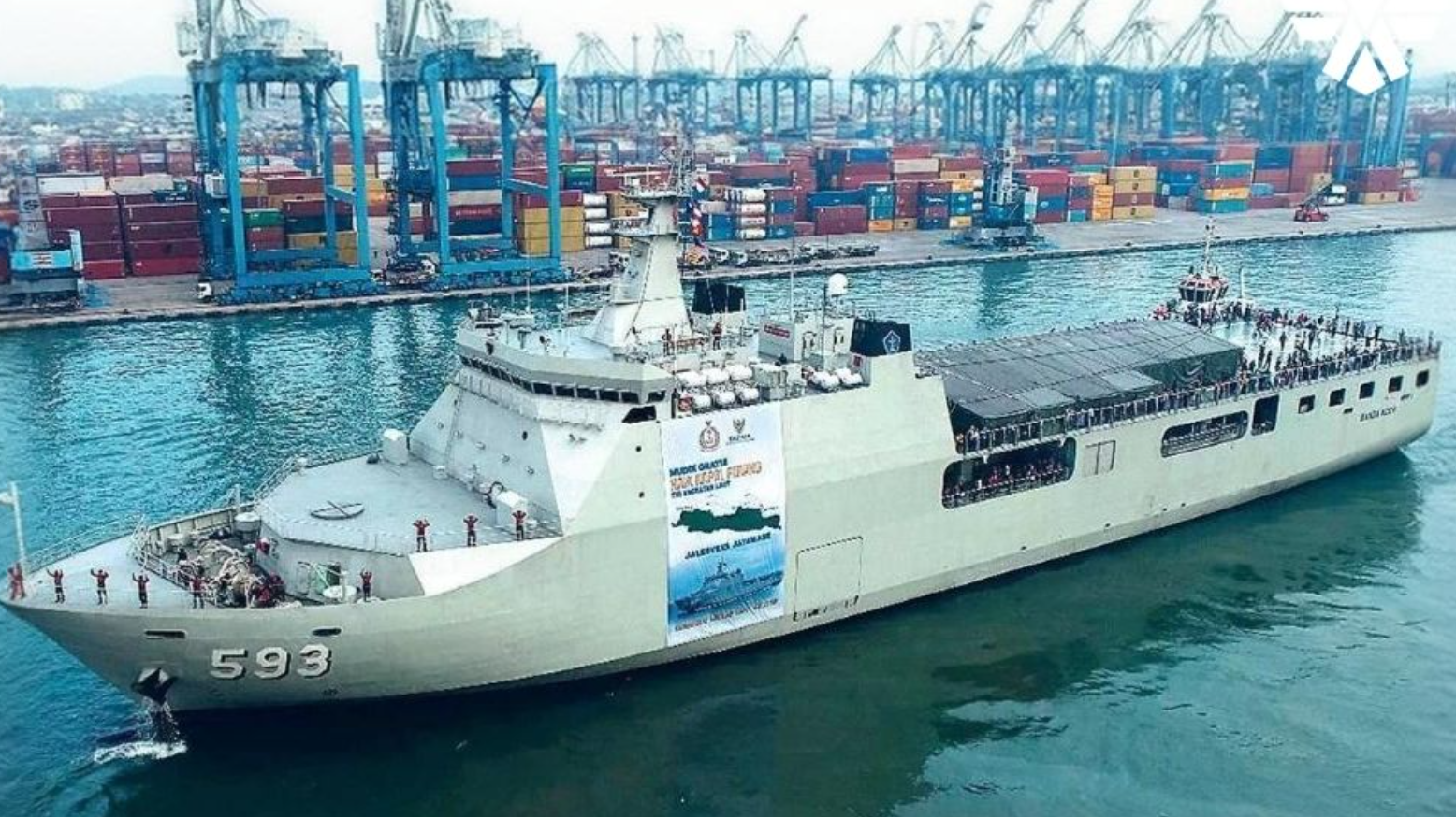 Jalur Darat Lumpuh Total, TNI AL Kerahkan Kapal Perang KRI Banda Aceh Angkut 320 Ton Beras ke Nias