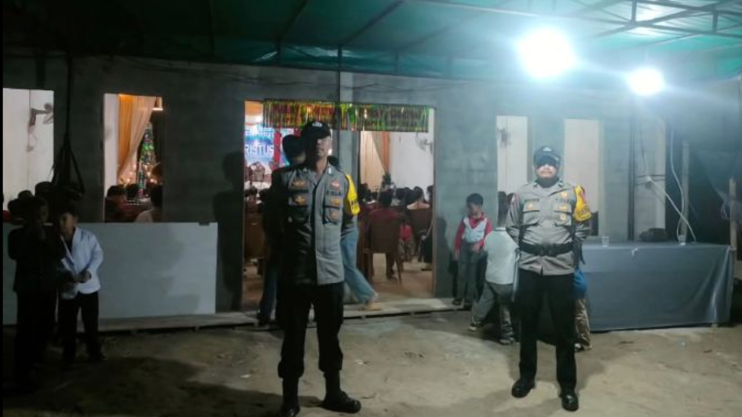 Ibadah Natal di PPU Shalom Kayan Hilir Berjalan Tertib dengan Penjagaan Polisi