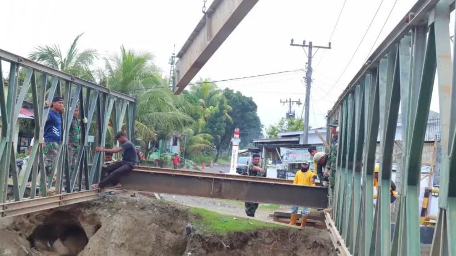 Kebut Akses Warga, TNI dan Dinas PU Bangun Jembatan Penghubung di Deli Serdang: Progres Tembus 50 Persen