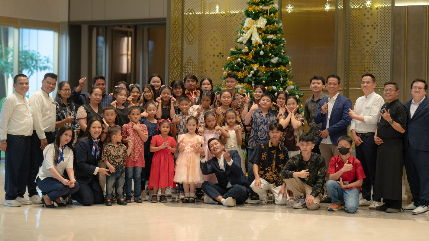 Sambut Natal Penuh Kasih, Novotel Pontianak Berbagi Kebahagiaan Bersama Anak Panti Asuhan Terresa Bakti
