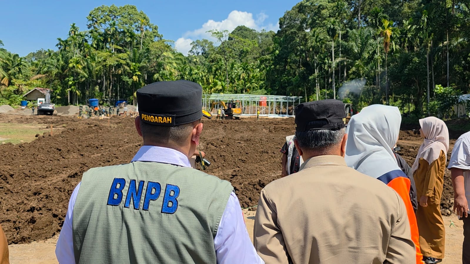 Percepat Pemulihan, BNPB dan Pemkab Agam Kebut Pembangunan Huntara dan Trauma Healing