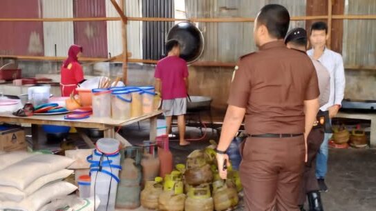 Satgas Pangan Sintang Temukan Restoran Timbun Puluhan Tabung Gas Elpiji Bersubsidi