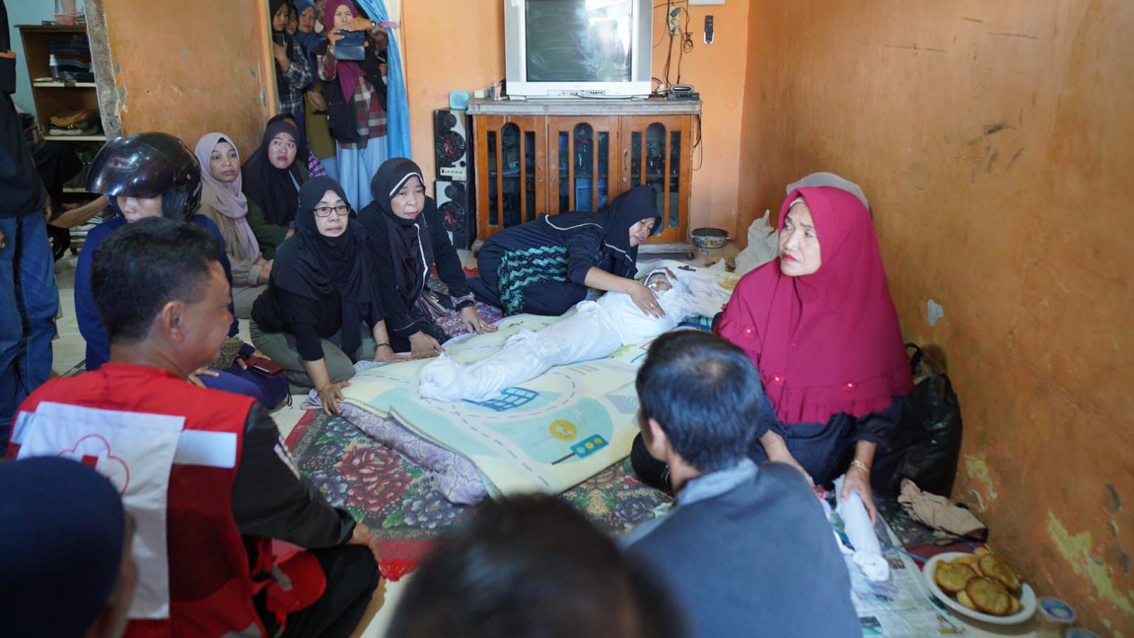 Takziah ke Rumah Duka Asmiranda, Wali Kota Pontianak Ingatkan Bahaya Air Pasang