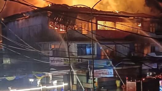 Kebakaran Hanguskan Lima Ruko Tiga Lantai di Jalan Juang Nanga Pinoh