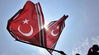 Viral Insiden Bendera Bulan Bintang, Korban Banjir Aceh Menjerit: "Hentikan Politik, Kami Lelah!"