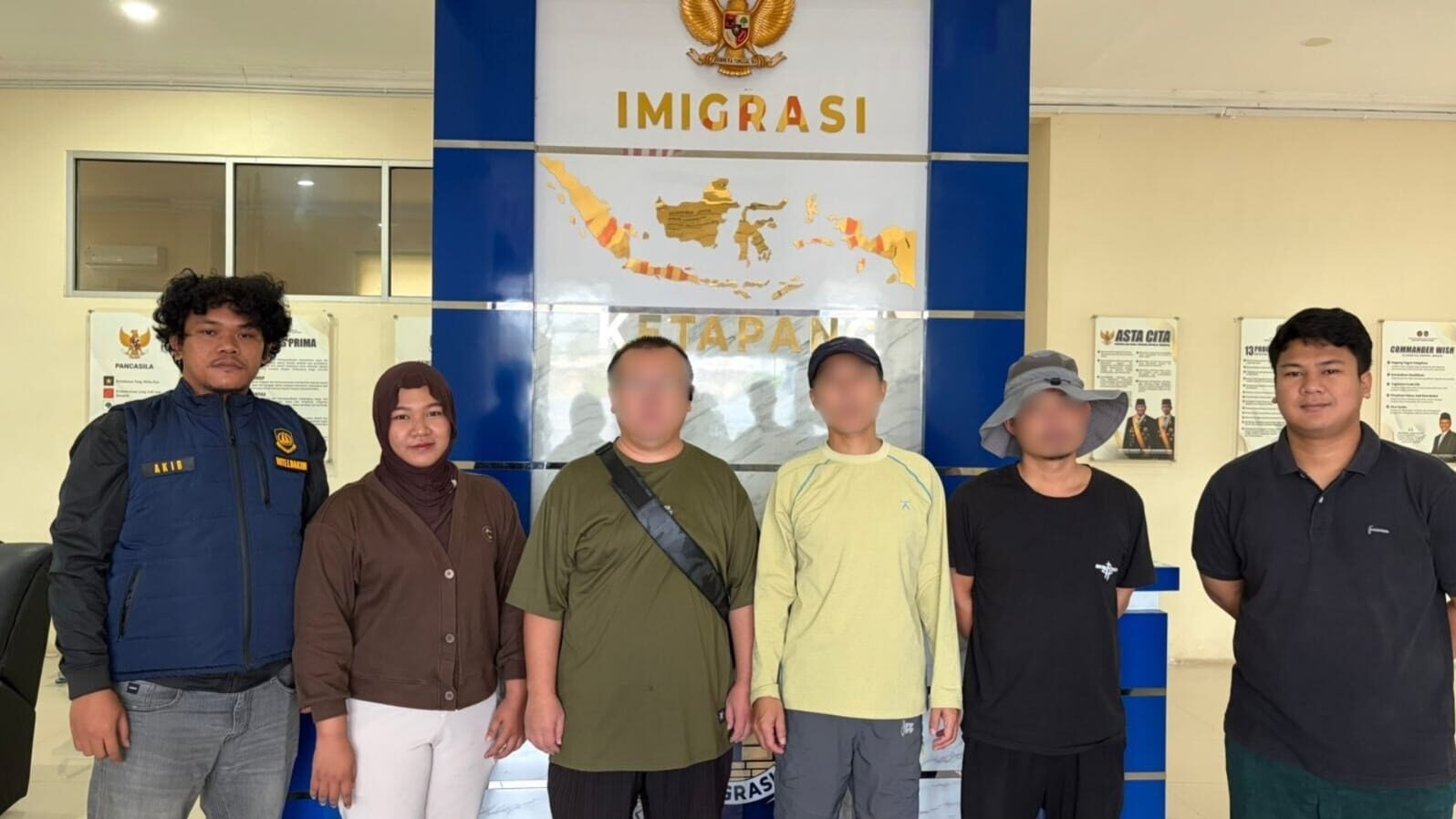 Coba Kabur Lewat Entikong, 3 WNA China Penambang Emas Ilegal di Ketapang Akhirnya Dideportasi