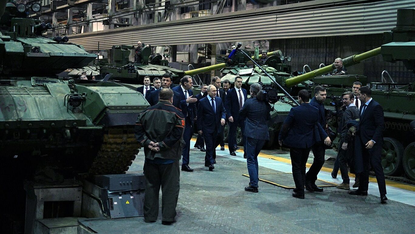Putin Pamer Kekuatan Industri Pertahanan: Produksi Roket Naik 9 Kali, Amunisi 22 Kali Lipat
