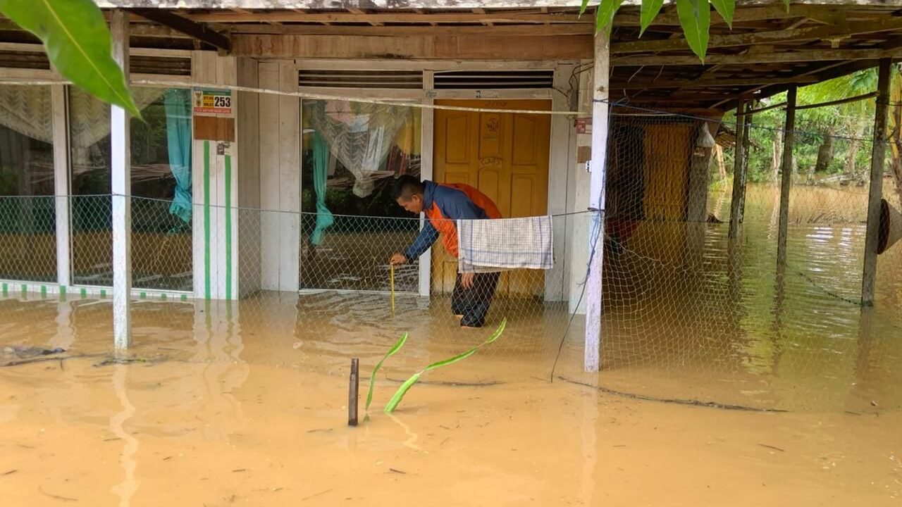 Akhir Tahun Dikepung Bencana, Banjir hingga Angin Kencang Terjang Garut, Lombok, dan Kalsel