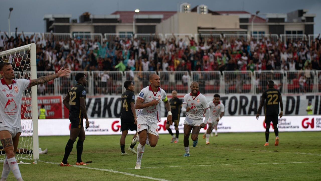 Dramatis! Malut United Tekuk Borneo FC 3-2, Laskar Kie Raha Panaskan Papan Atas Super League