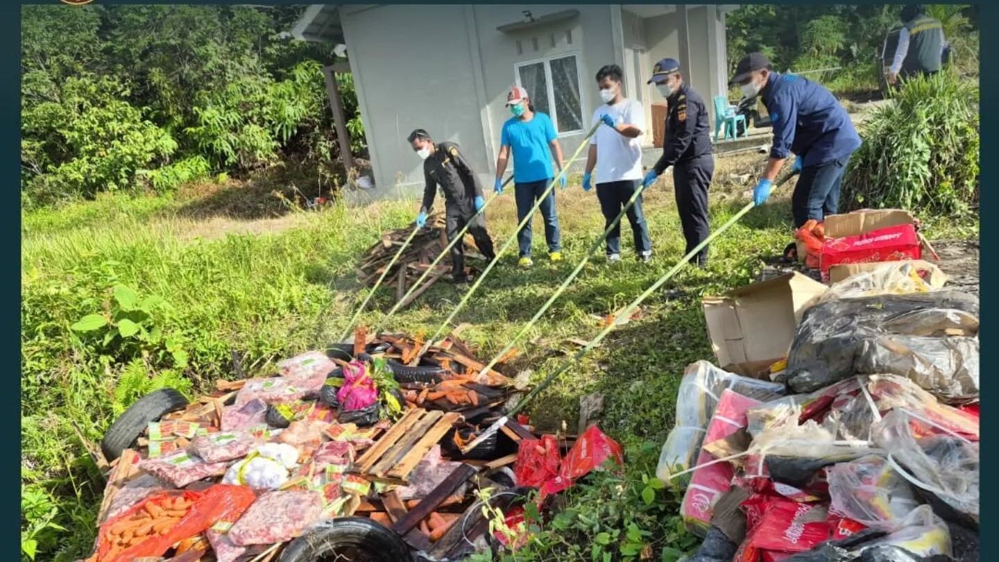 Jaga Kedaulatan Hayati, Karantina Entikong Musnahkan 1,5 Ton Daging dan Ratusan Tanaman Ilegal Sepanjang 2025
