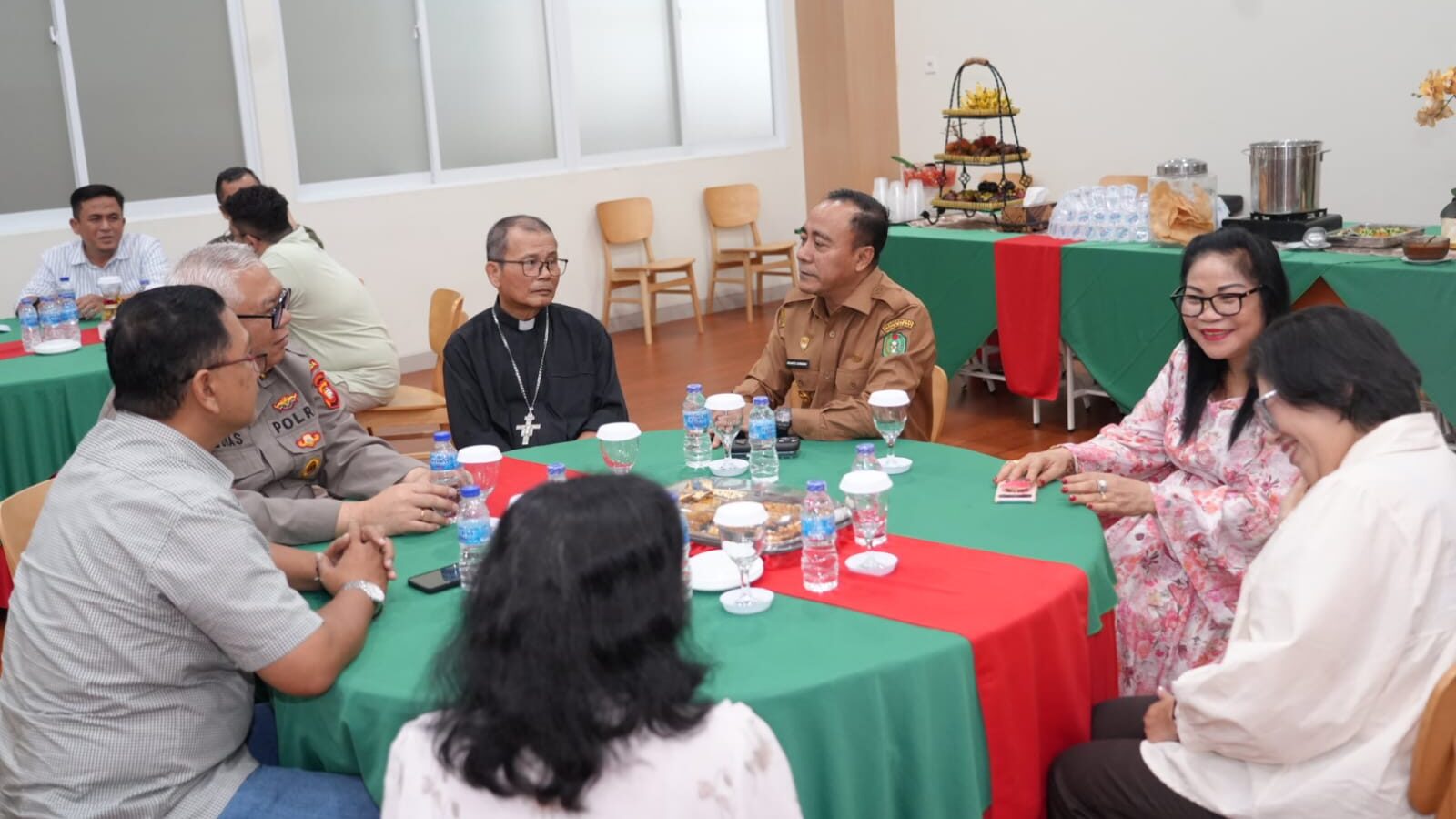 Wagub Krisantus Hadiri Open House Natal di Keuskupan Agung Pontianak, Ajak Warga Peduli Korban Bencana