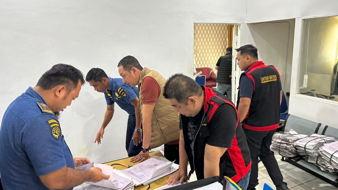 Usut Korupsi Bauksit PT Laman Mining, Tim Kejati Kalbar Geledah Kantor KSOP Ketapang