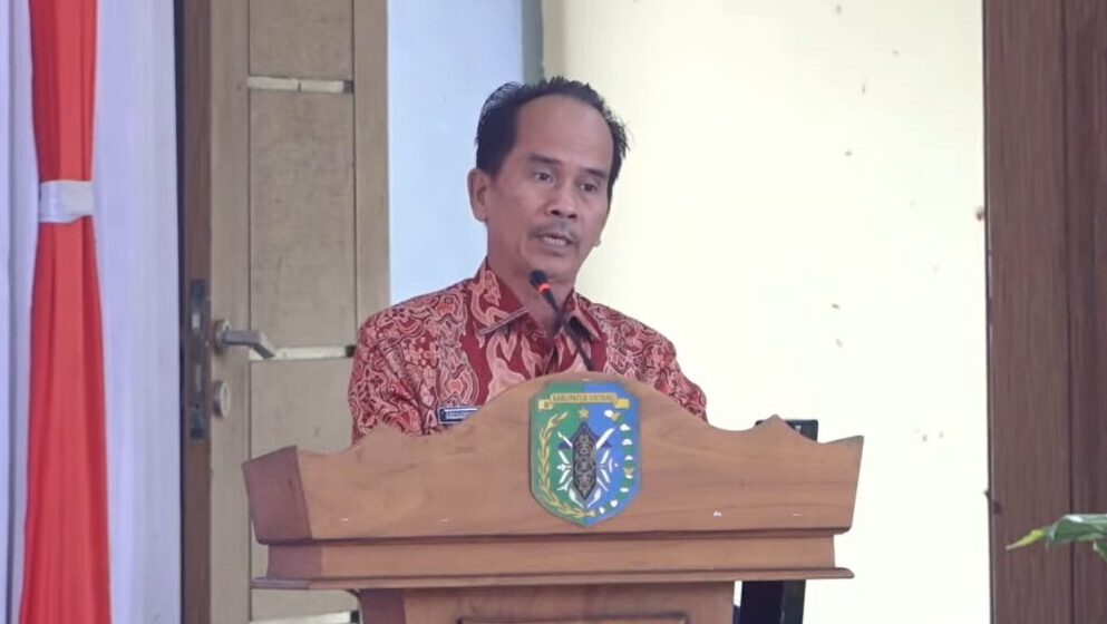 Bupati Sintang Harapkan Guru Pendidikan Agama Kristen Mendidik Siswa dengan Kasih Sayang