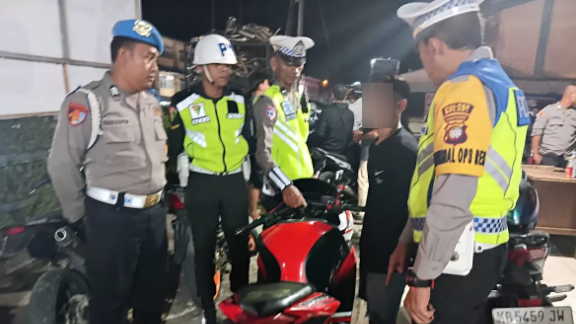 Sasar 7 Titik di Jalan Juang, Polres Melawi Tindak Tegas Pengguna Knalpot Brong