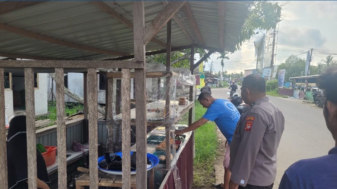 Polsek Simpang Hilir Amankan Pasar Juadah Teluk Melano, Pastikan Aktivitas Ramadan Berjalan Lancar