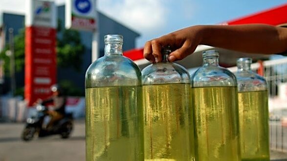Resmi Berlaku! Isi Pertalite dan Solar Subsidi Kini Dibatasi Maksimal 50 Liter Per Hari