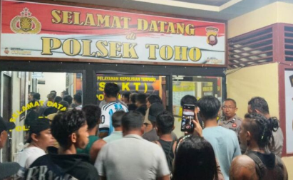 Mapolsek Toho Digeruduk Ratusan Massa Usai Penangkapan Terduga Pelaku PETI
