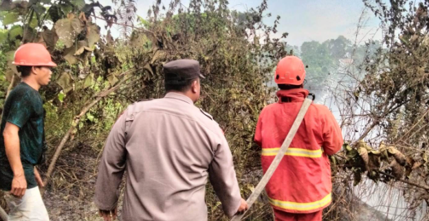 Kebakaran Lahan Warga di Penyeladi Sanggau Berhasil Dipadamkan Tim Gabungan