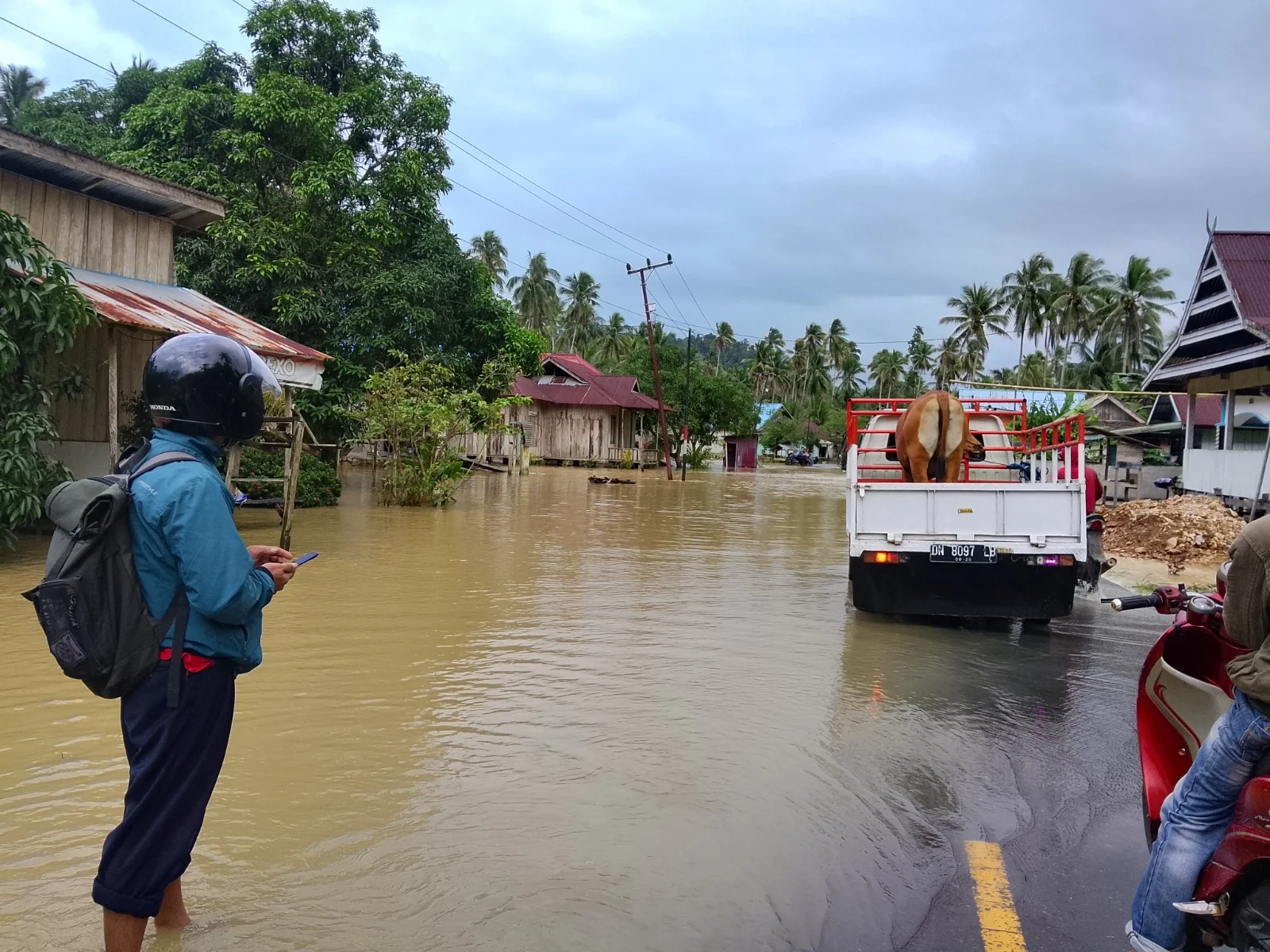 Banjir dan Longsor Terjang Sejumlah Daerah, Ribuan Warga Morowali Utara Terisolir