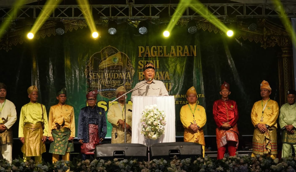 Bupati Ketapang Buka Pagelaran Seni Budaya Melayu di Manis Mata