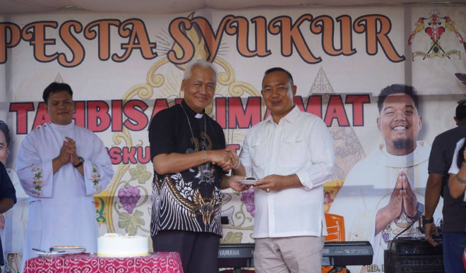 Hadiri Pentahbisan Imam Baru di Simpang Hulu, Bupati Ketapang Tegaskan Komitmen Pembangunan bagi Semua Golongan