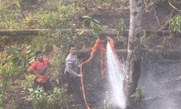 Tangani Karhutla di Sanggau, Lintas Instansi Terjunkan Tim Gabungan ke Jalan Sabang Merah