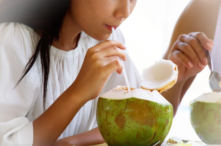 8 Manfaat Air Kelapa untuk Tubuh
